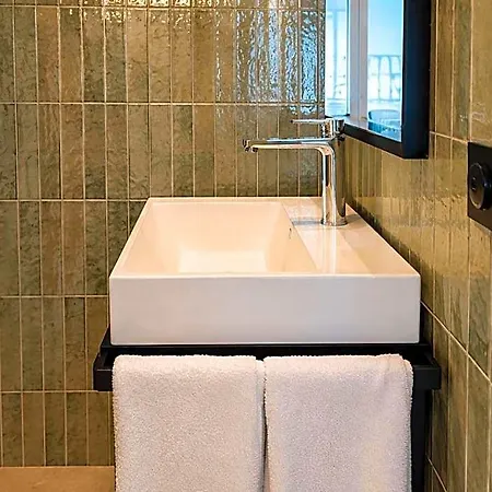 فندق Maison Lenoir 3*